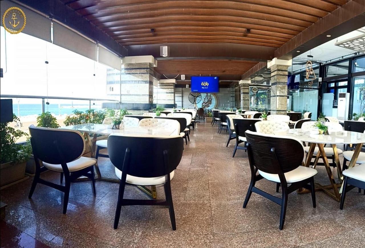Fleet Club Mahrousa Aleksandria Zewnętrze zdjęcie The interior of the lounge