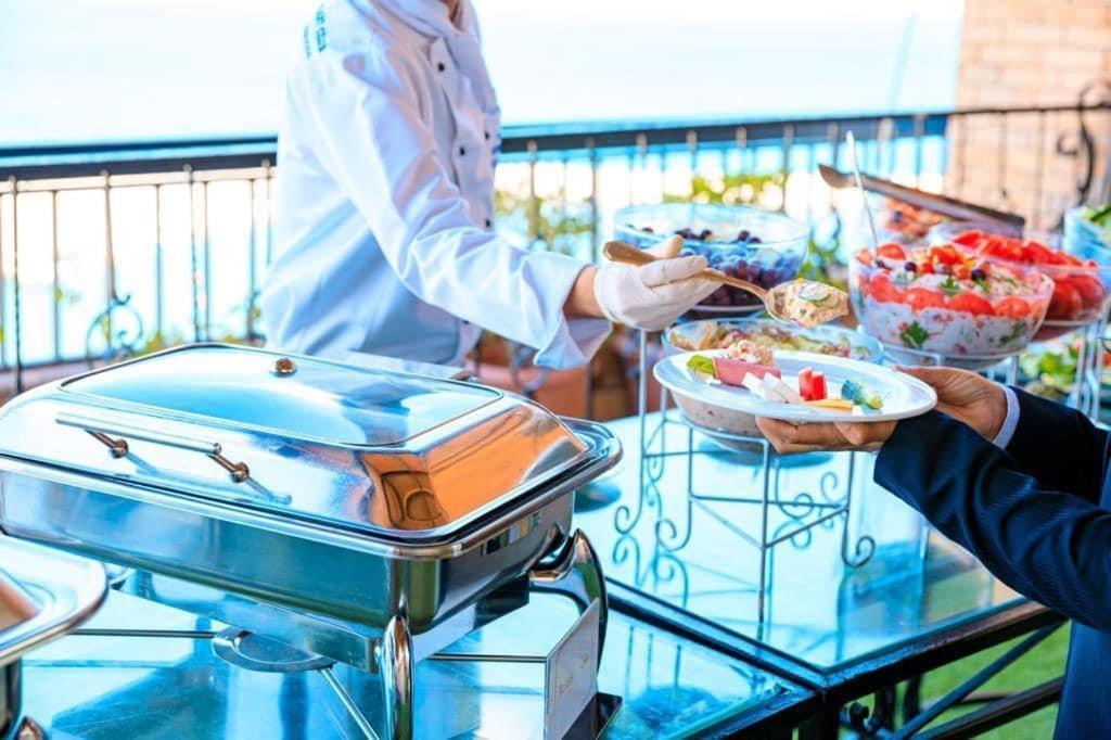 Fleet Club Mahrousa Aleksandria Zewnętrze zdjęcie A buffet at a hotel