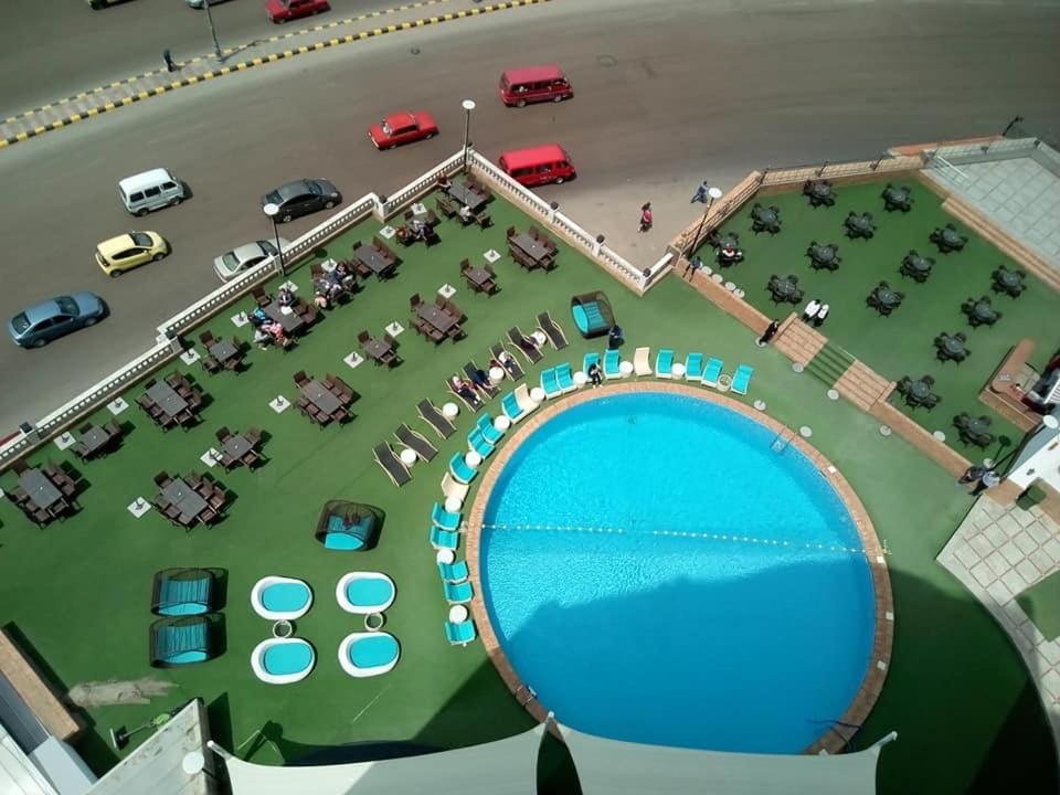 Fleet Club Mahrousa Aleksandria Zewnętrze zdjęcie The pool at the hotel