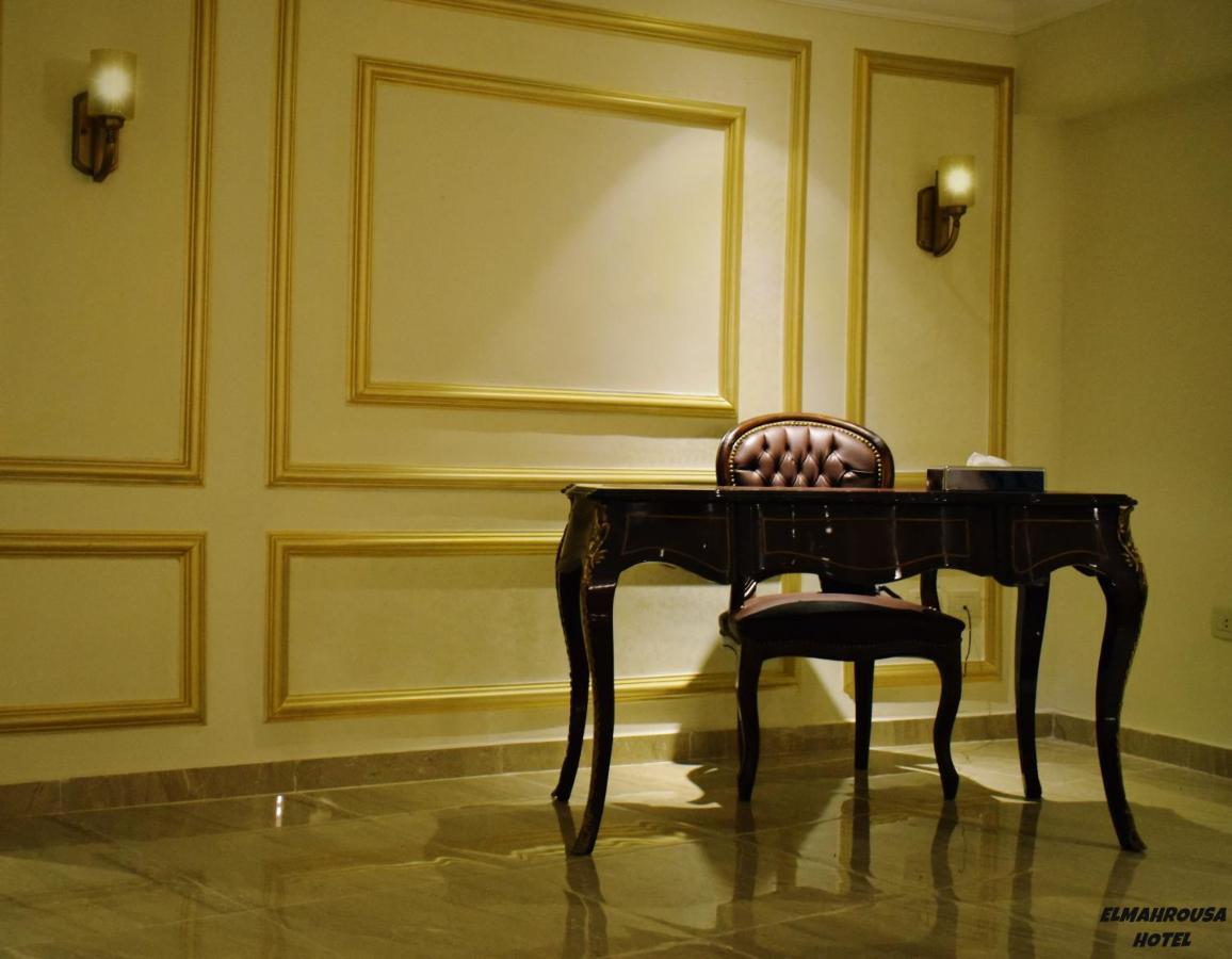 Fleet Club Mahrousa Aleksandria Zewnętrze zdjęcie A gold leafed wall