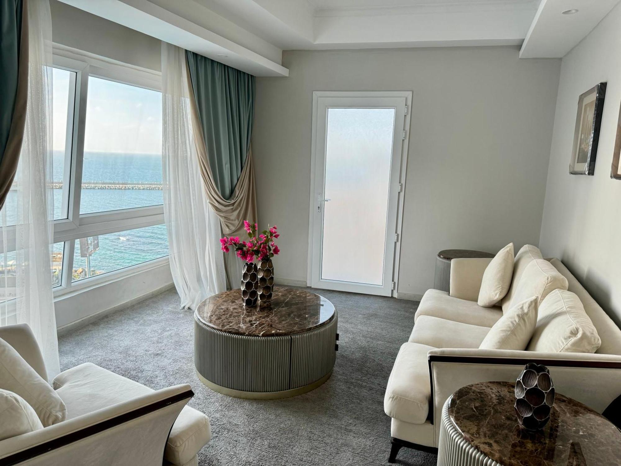 Fleet Club Mahrousa Aleksandria Zewnętrze zdjęcie A suite at the hotel