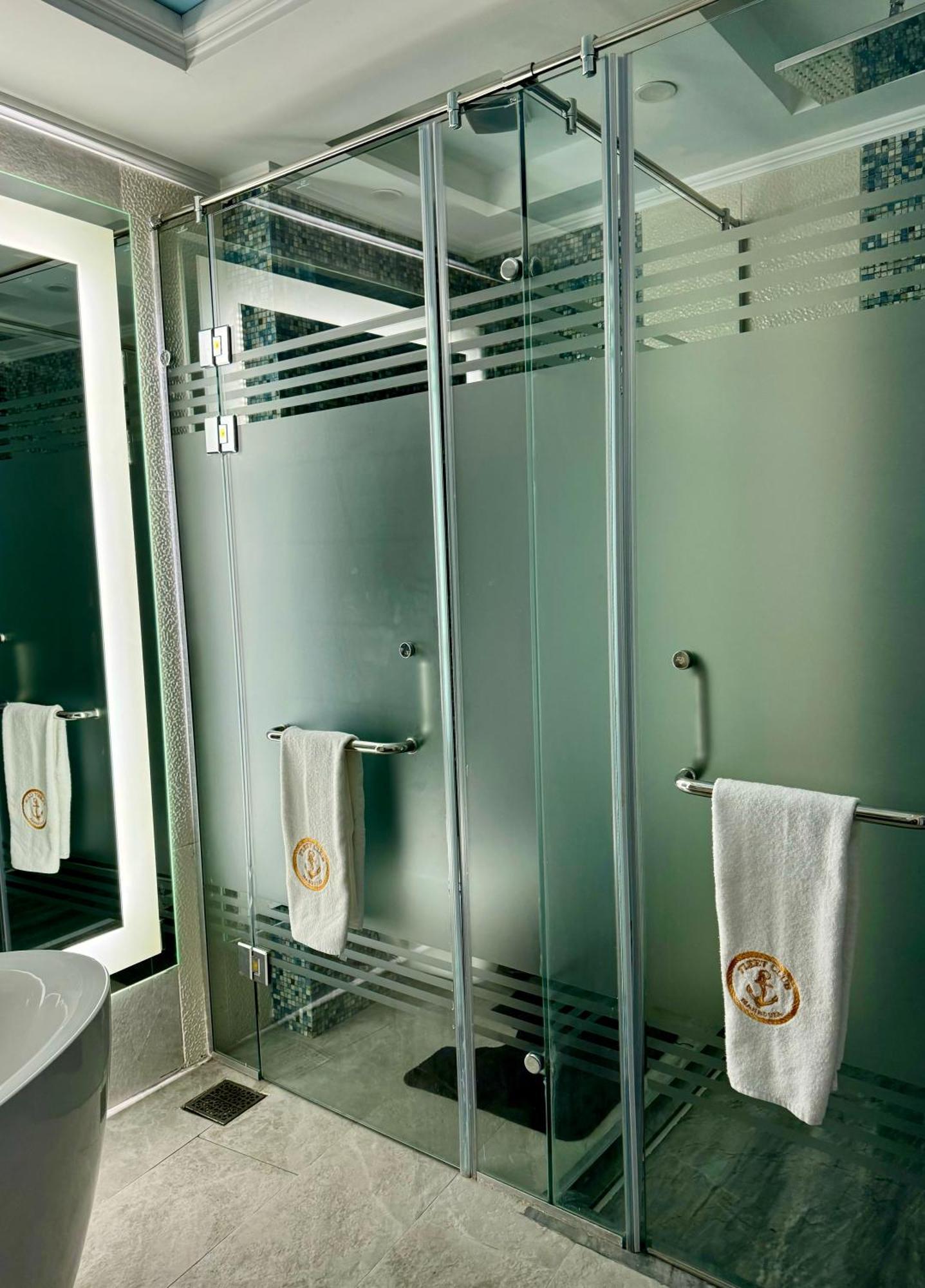 Fleet Club Mahrousa Aleksandria Zewnętrze zdjęcie A shower door